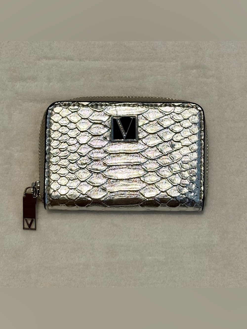 Victoria Secret Silver Metallic Snakeskin Embossed Zip Around Coin & Card Wallet